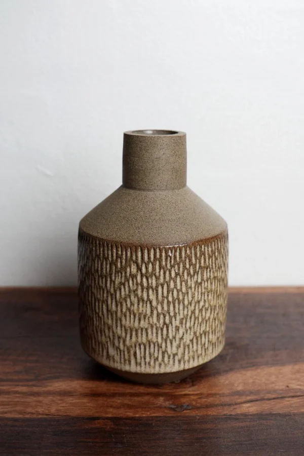Brun vase i retro stil